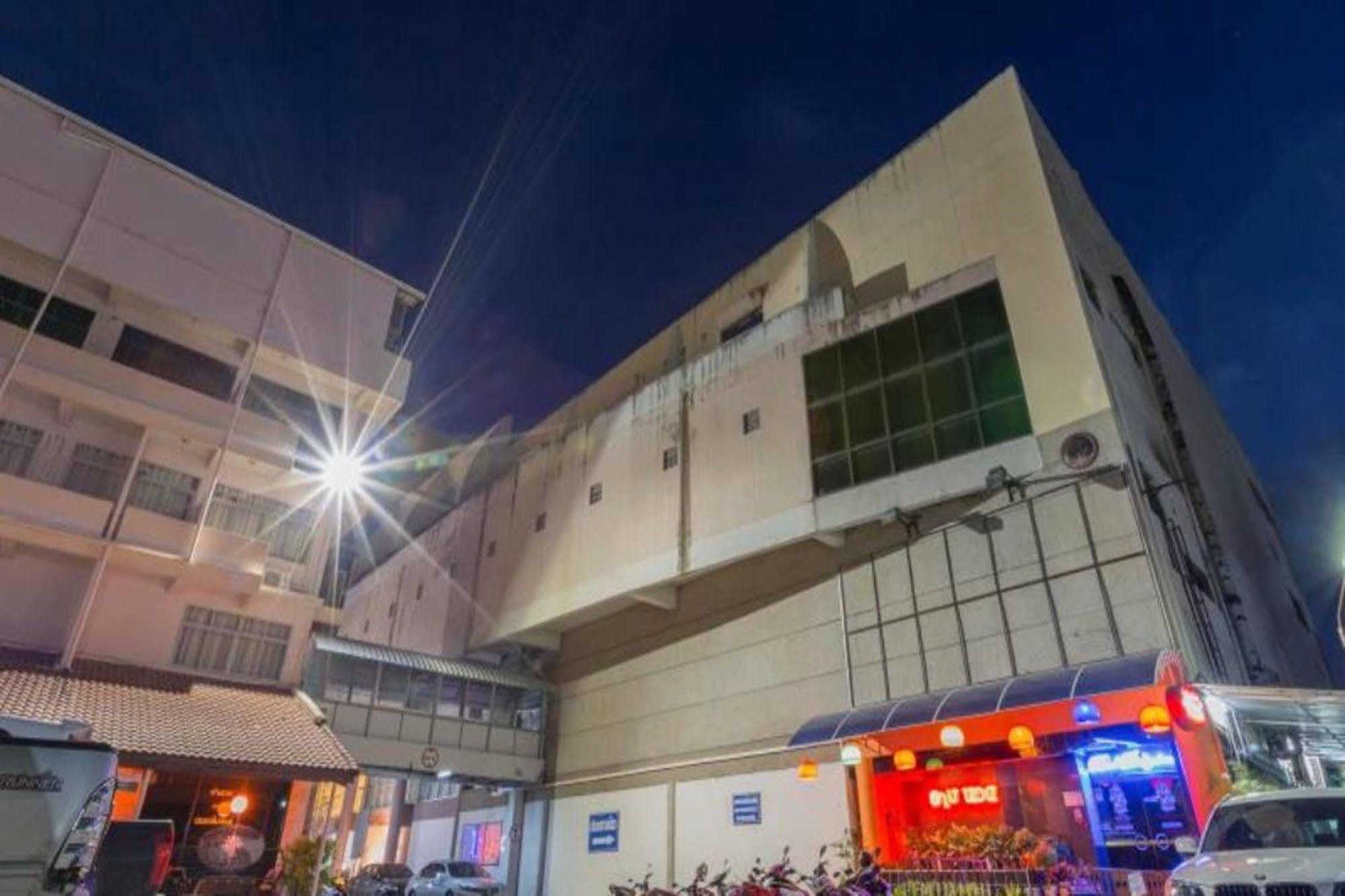 Korat Hotel - Sha Plus Nakhonratchasima Εξωτερικό φωτογραφία
