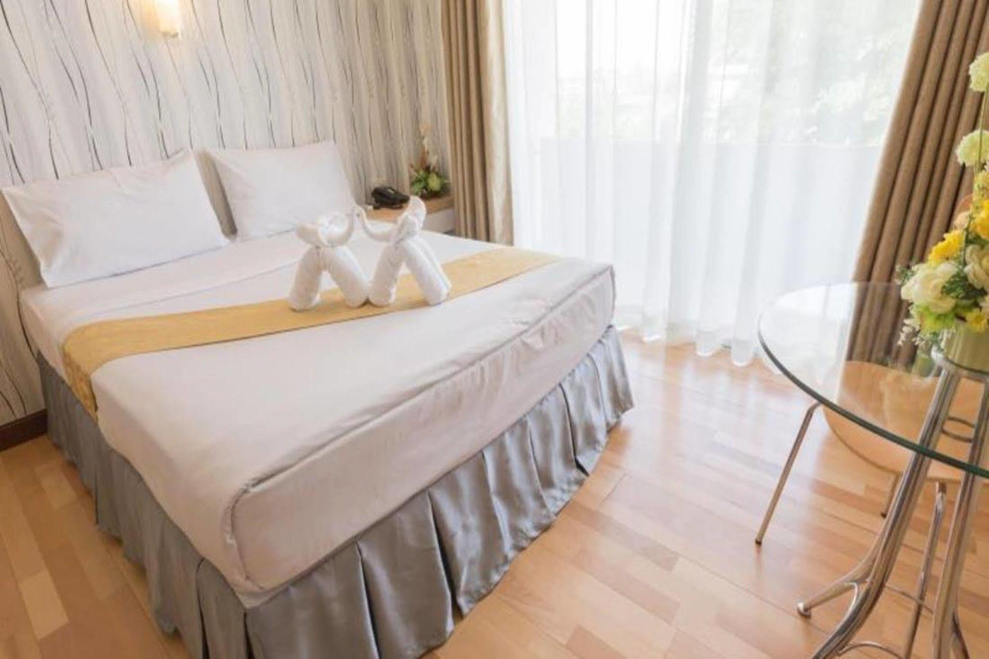 Korat Hotel - Sha Plus Nakhonratchasima Εξωτερικό φωτογραφία